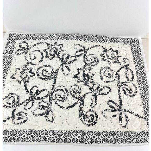 Garnet Hill Standard Quilted Tie Back Pillow Sham - Picture 1 of 4